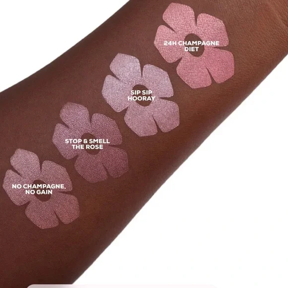 Beauty Bakerie Cotton Candy Champagne Blush
Palette 4 rosé flushed shades - Picture 5 of 9